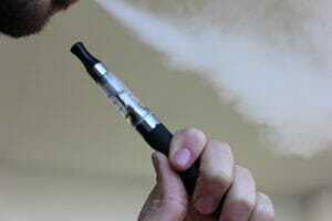 E Cigarette 1301664 1920